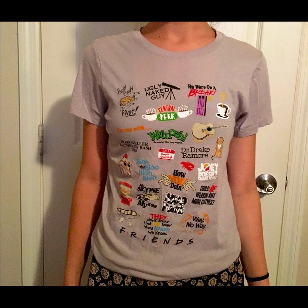 5/$25 Friends the T.V. Show graphic t-shirt women’s medium crewneck tee shirt